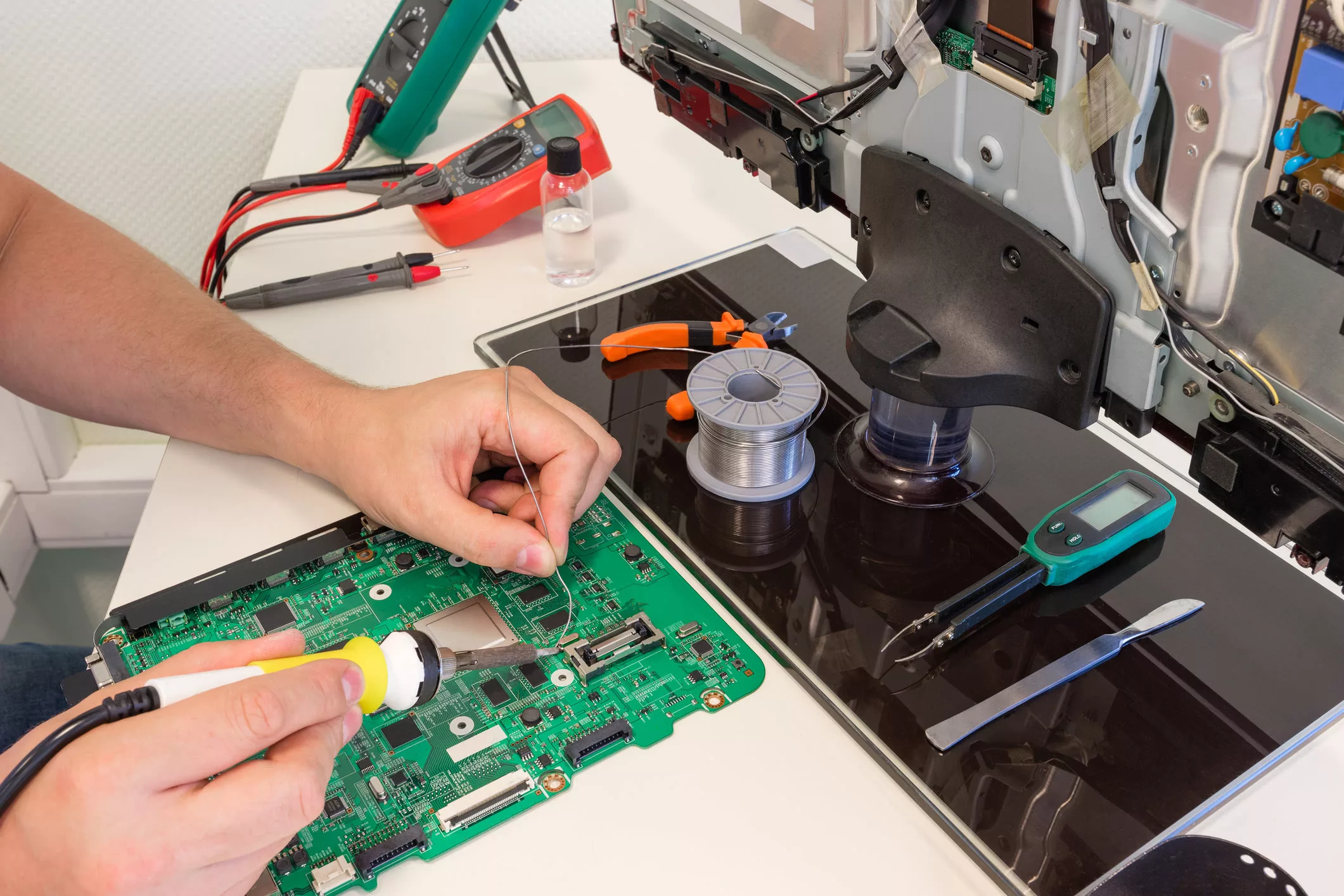 Learn to hand solder electronic components using lead free solders in accordance with IPC a-610 Guidelines.